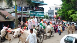 इस्लामपूरमध्ये सरपंचांचा बैलगाडी, ट्रॅक्टर मोर्चा